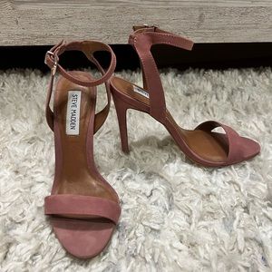 **NWOT** Steve Madden Strappy Standals